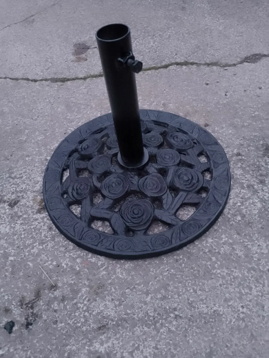 Antique cast iron parasol stand Christmas tree - Image 3