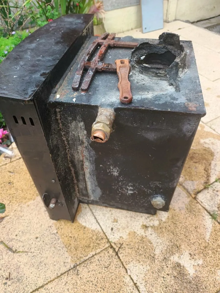 Solid fuel insert  stove with back boiler - Image 4