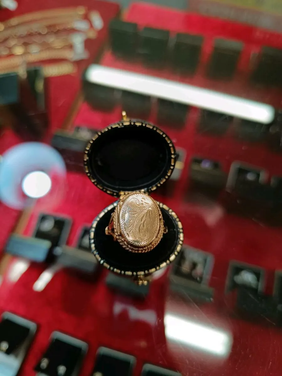 9k Yellow Gold Vintage Locket Ring - Image 2