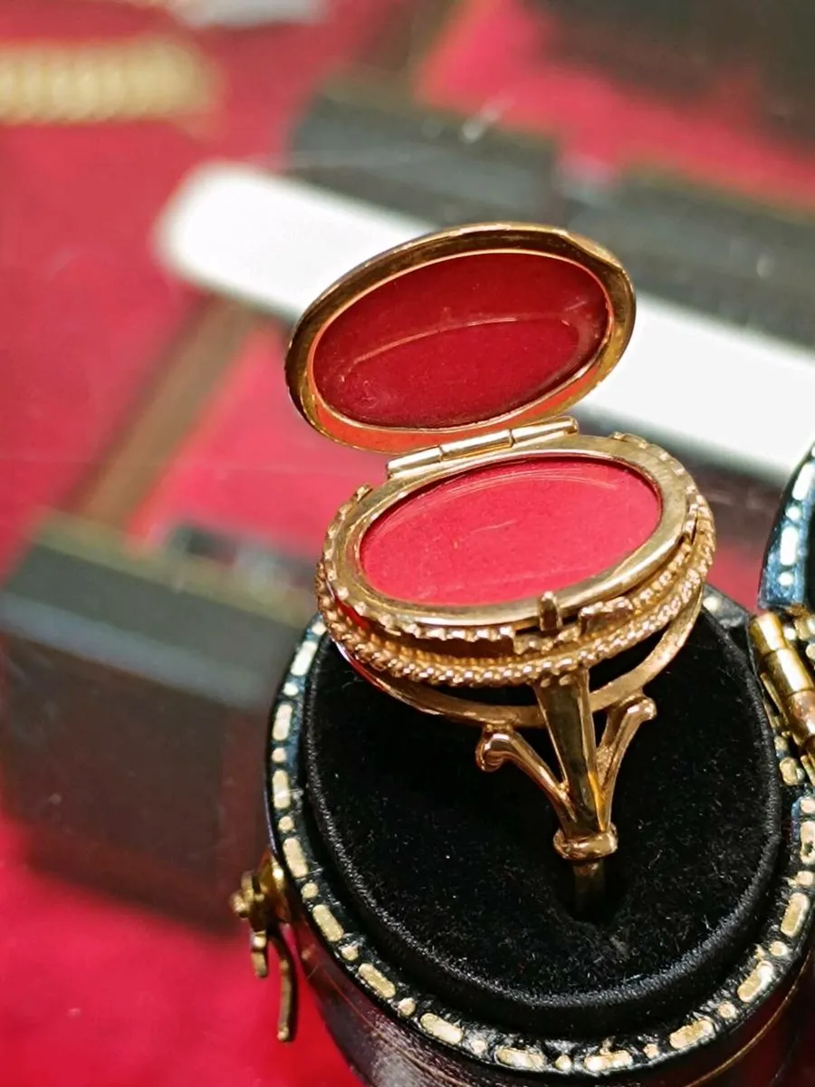 9k Yellow Gold Vintage Locket Ring - Image 4