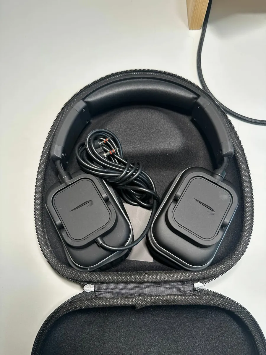 Airplane Headphones - Image 1