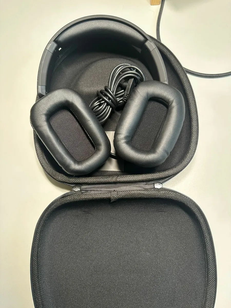 Airplane Headphones - Image 3
