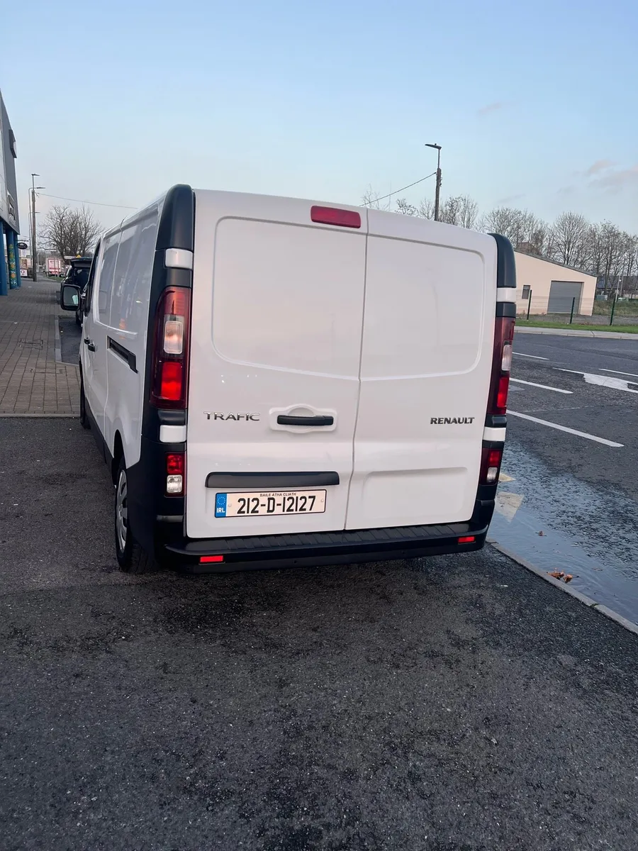 Renault Trafic Low km - Image 4