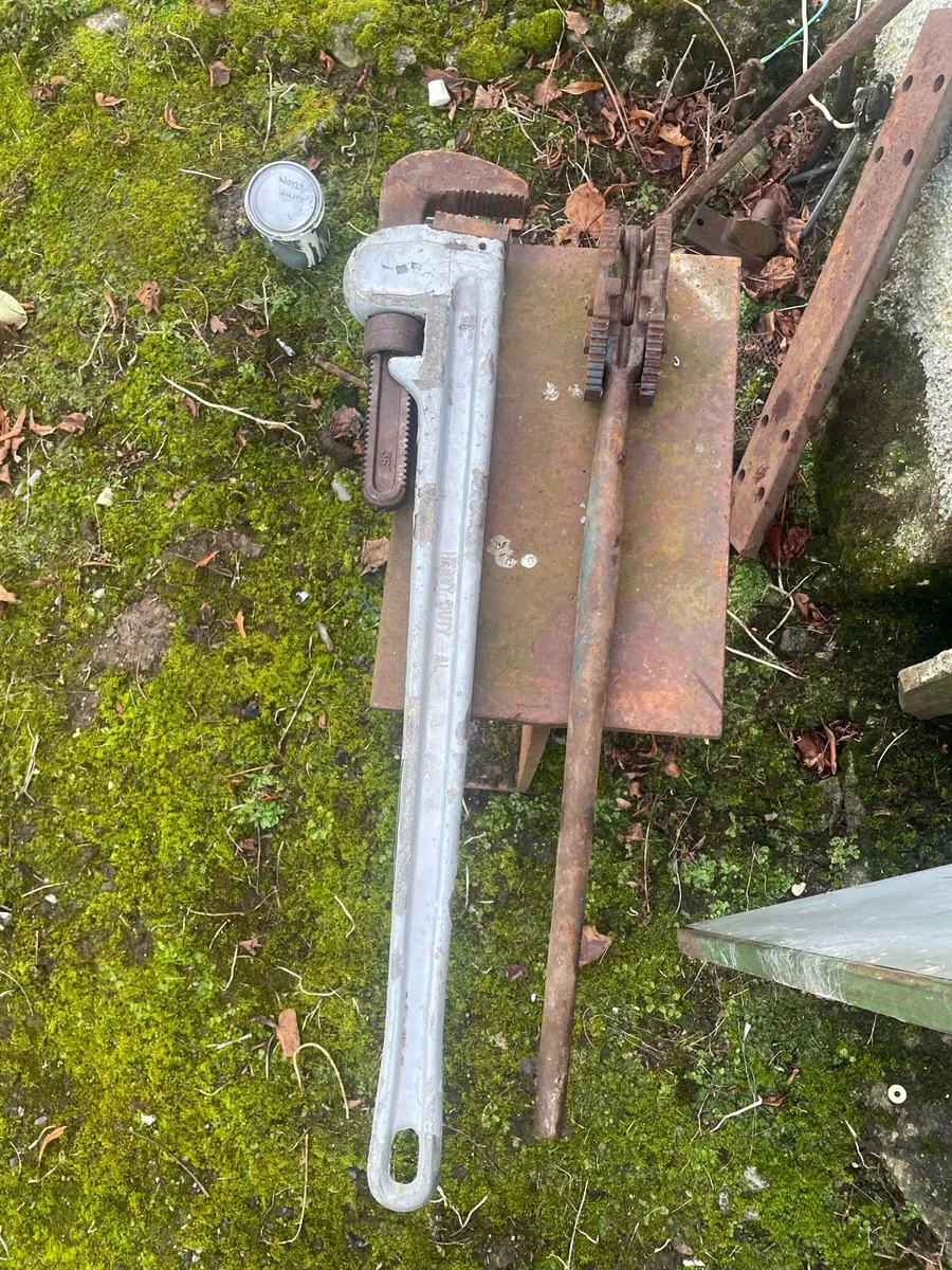 Heavy duty 36 mm stilson  and recorPipe holder and - Image 1