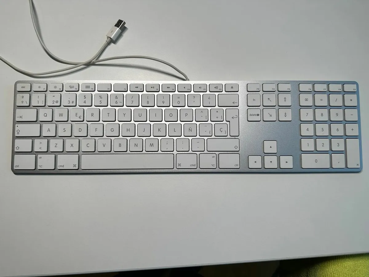 Apple USB Keyboard - Image 1