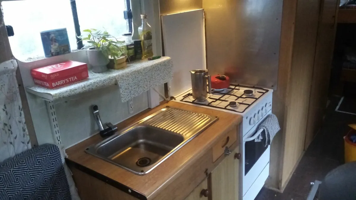 Motor home ideal for static off grid living - Image 1