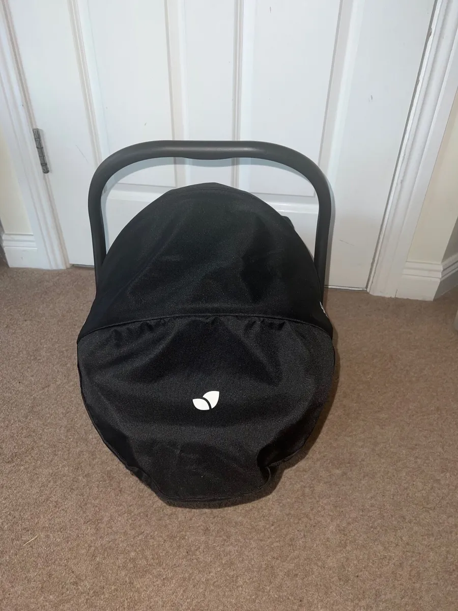 Joie rear facing car seat for baby - Image 1