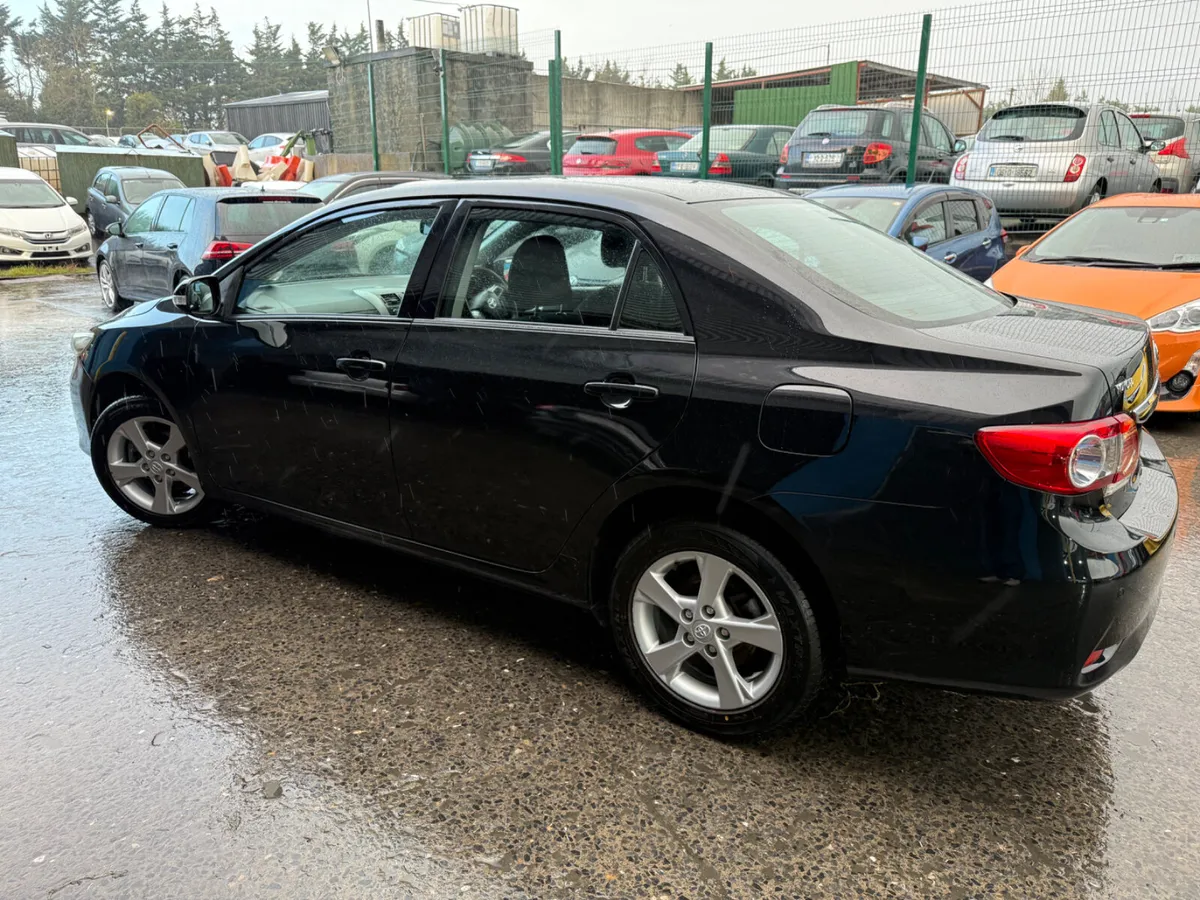 2012 Toyota Corolla  Luna manual - Image 3