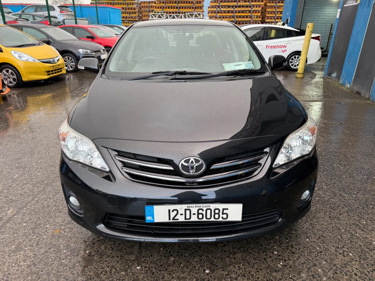 2012 Toyota Corolla  Luna manual - Image 2