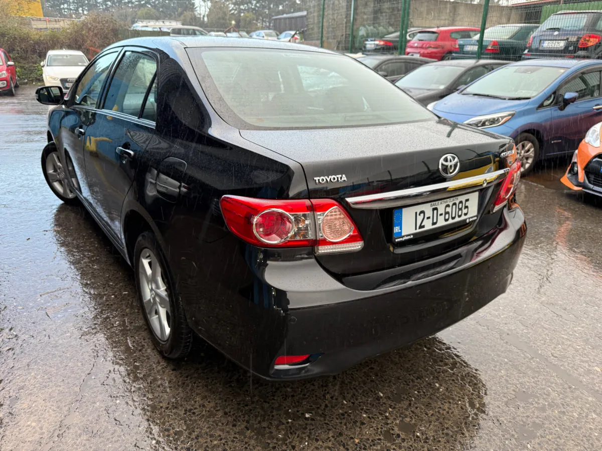 2012 Toyota Corolla  Luna manual - Image 4