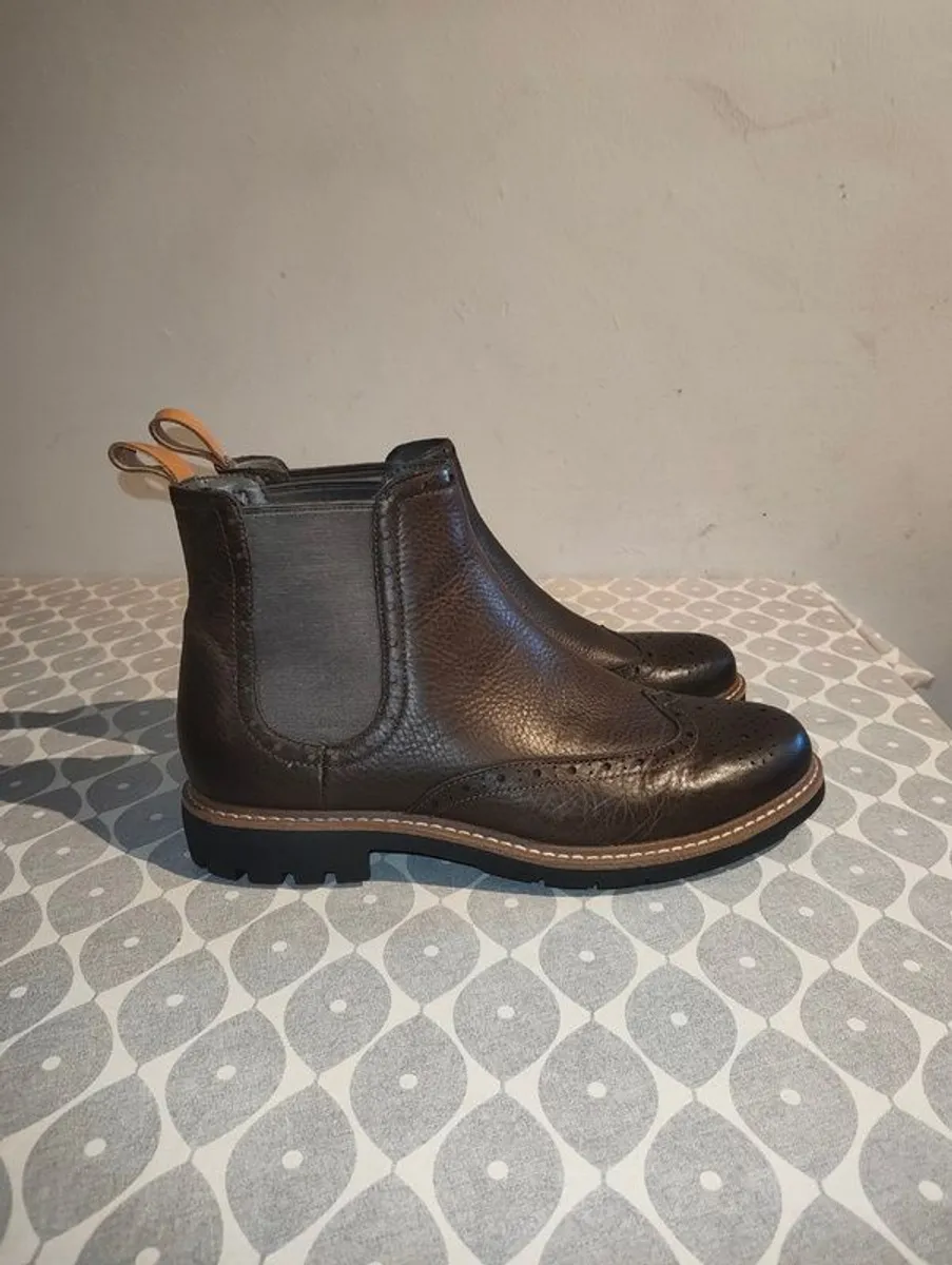 Clarks Chelsea boots - Image 1