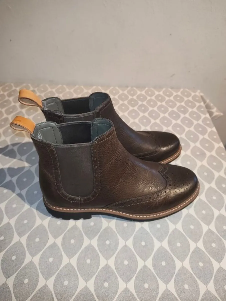 Clarks Chelsea boots - Image 2