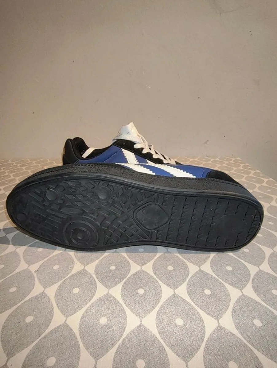 Hummel trainers - Image 1