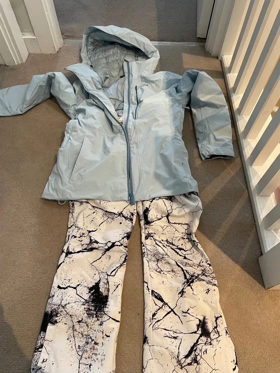 Women’s ski jacket and trousers size 10/12 - Image 1