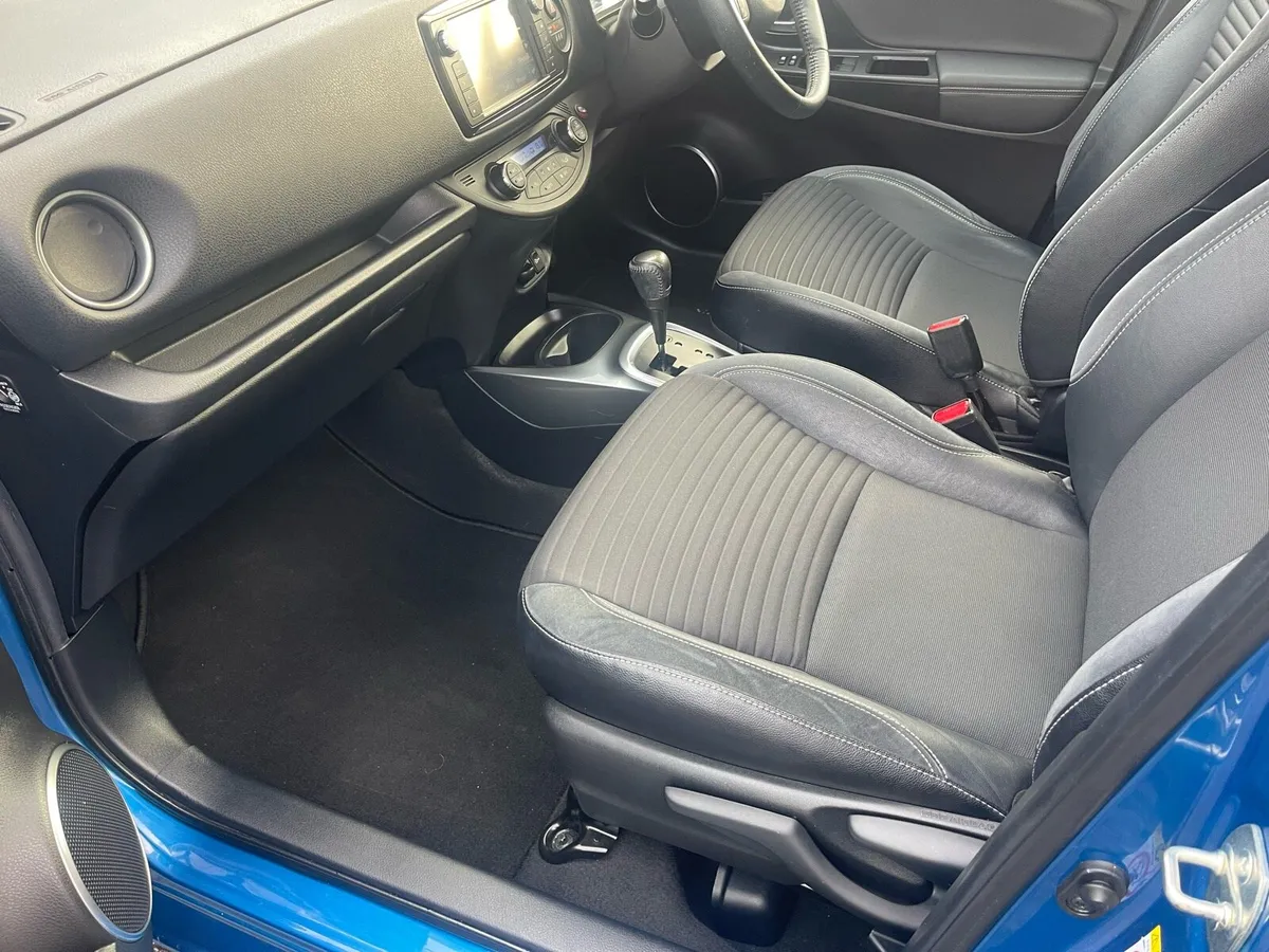Yaris Hybrid Auto Excel - Image 2
