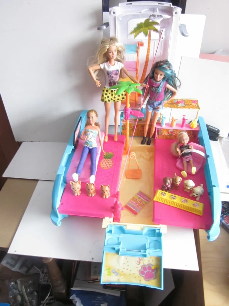 Barbie Ultimate Puppy Mobile Car Camper - Image 2