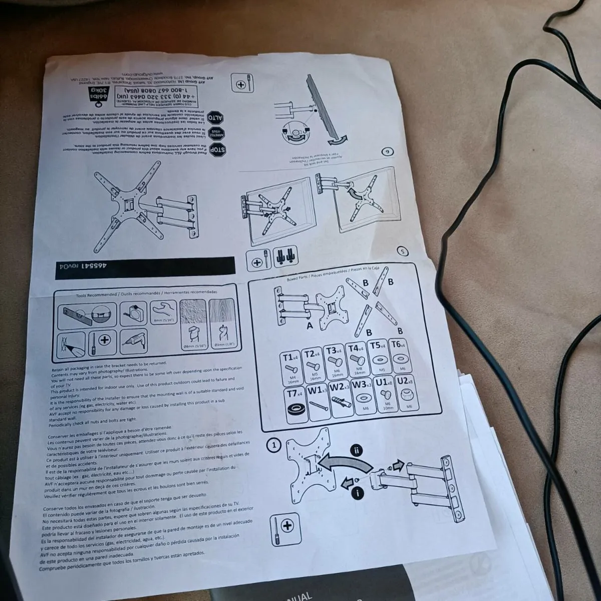 LG 32" TV with wall mount - Image 3
