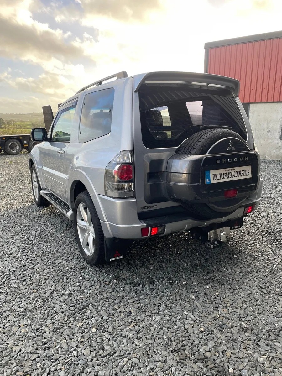 2015 Mitsubishi Shogun SWB Auto DEPOSIT TAKEN - Image 3