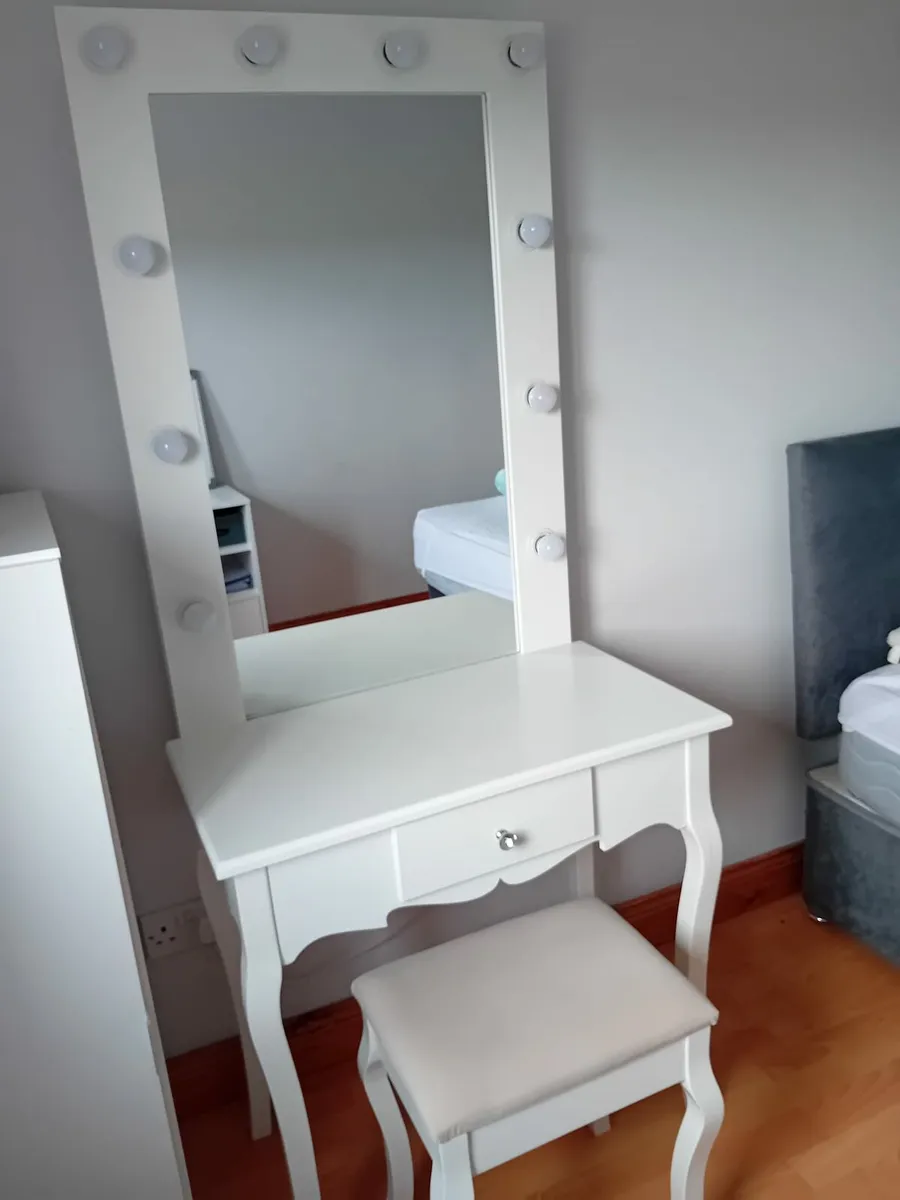 Vanity table mirror and chair