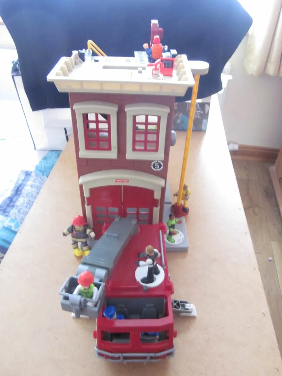 Fisher Price Fire Station,Brigade and Figures - Image 1