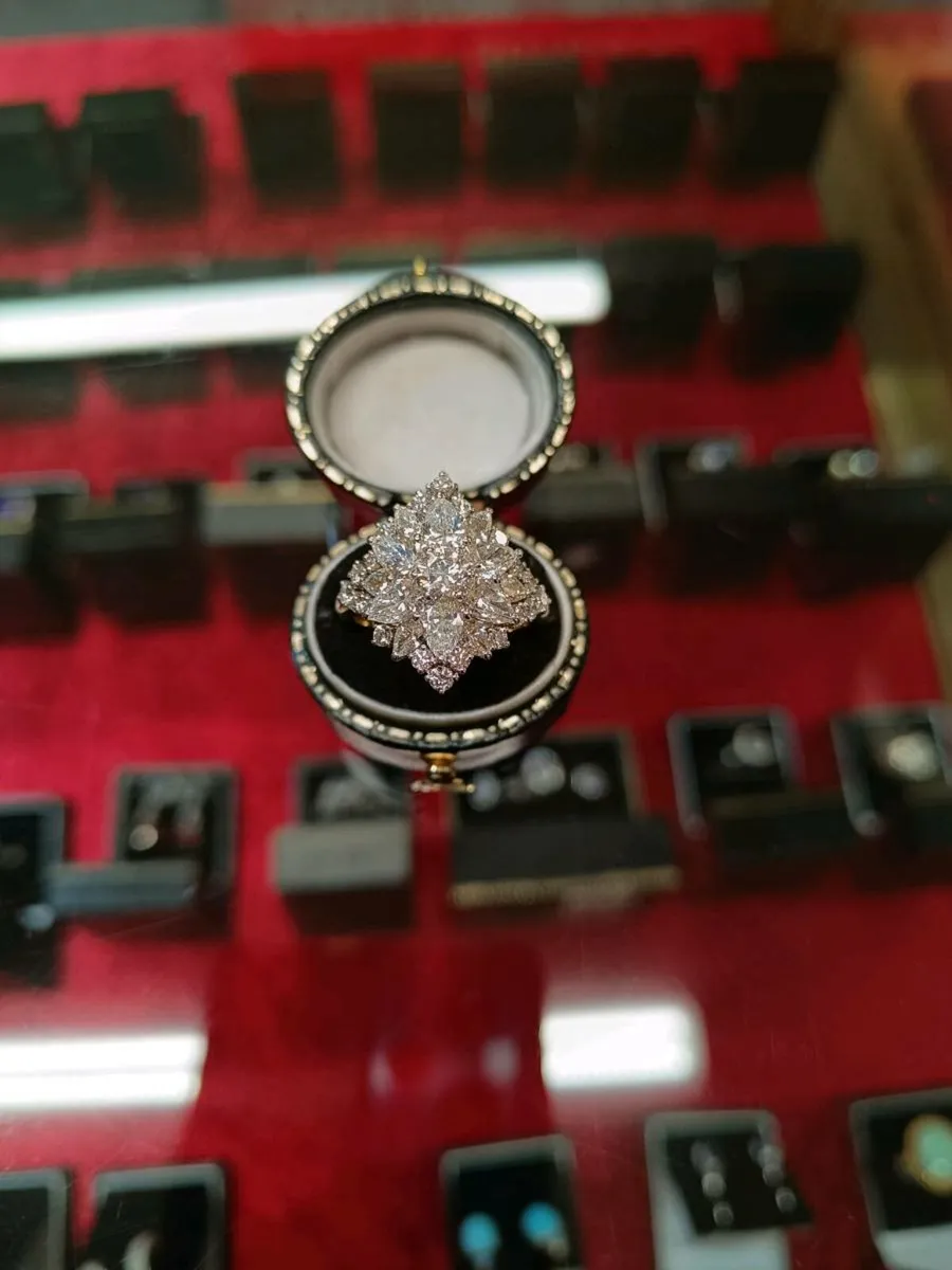 Diamond Star Cluster Ring 18k Yellow Gold - Image 2