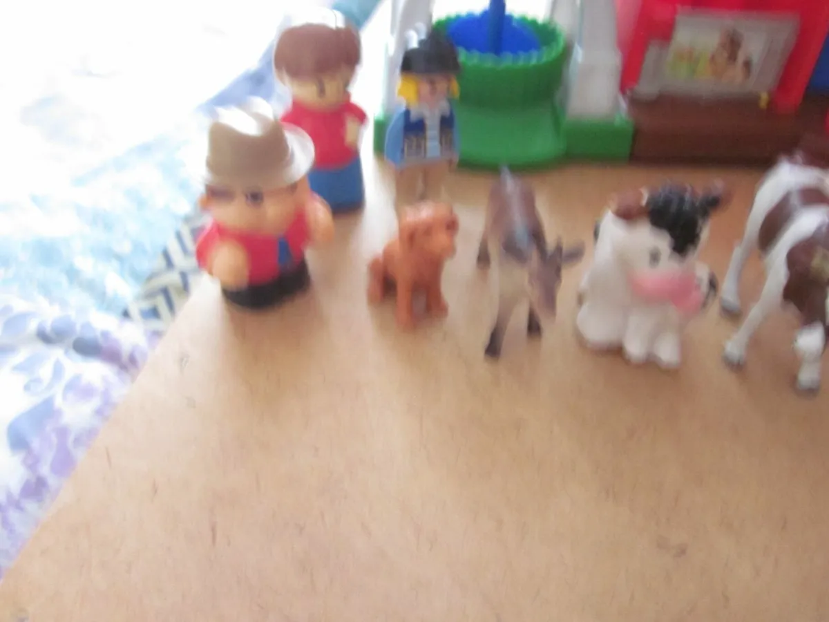 Fisher Price Farm House/Animals - Image 2