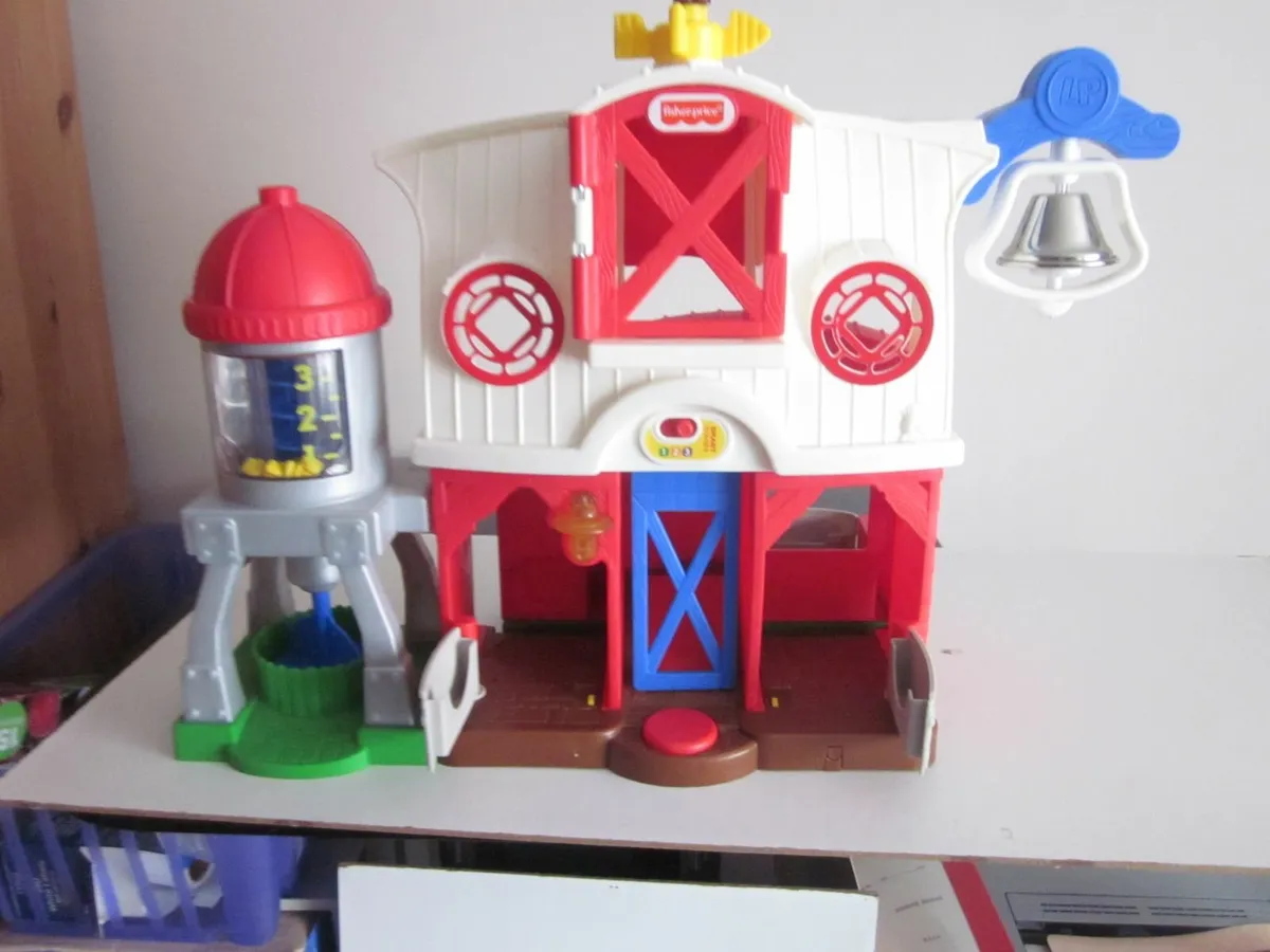 Fisher Price Farm House/Animals - Image 3