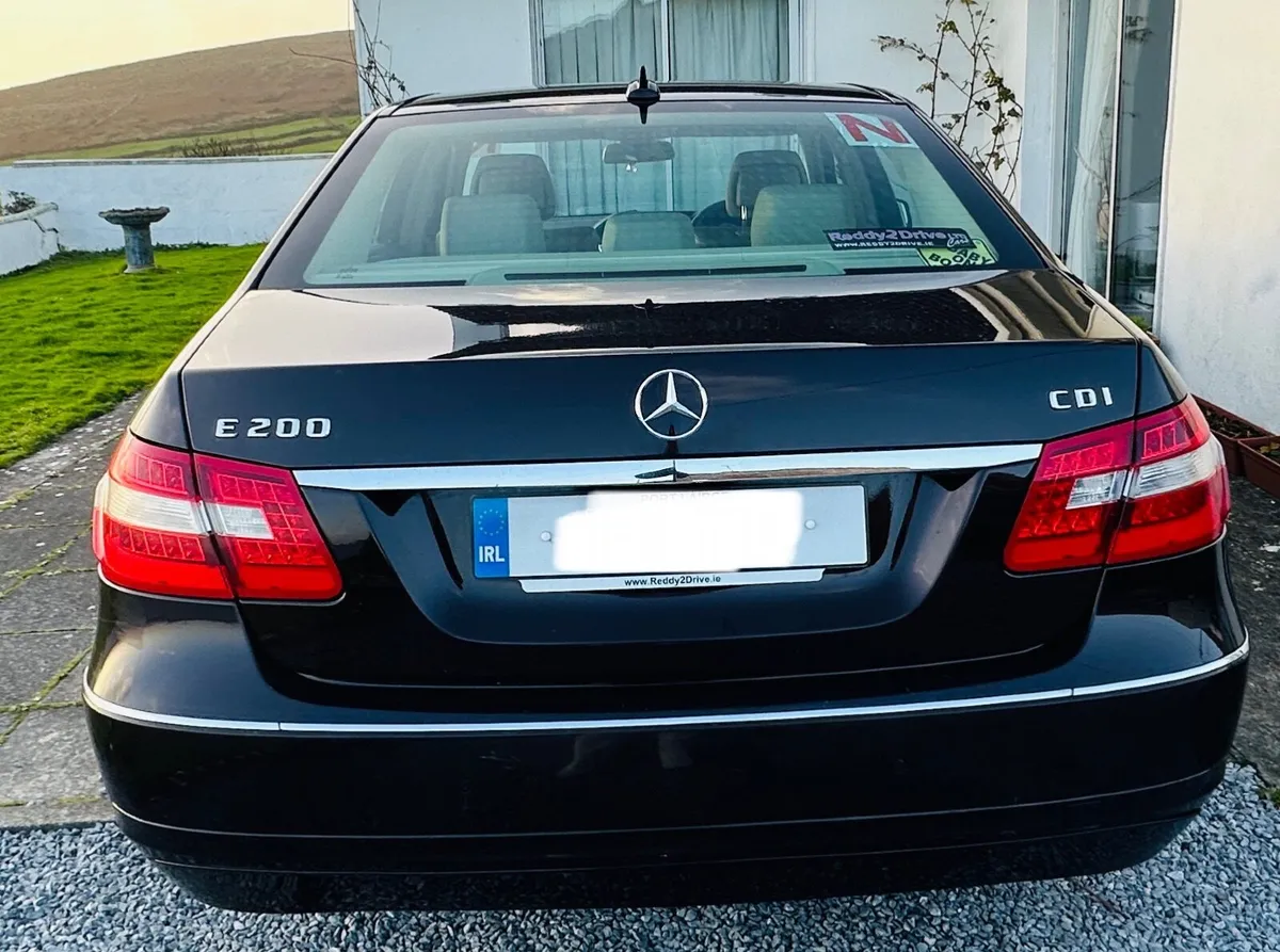 Mercedes-Benz E-Class 2011 - Image 2