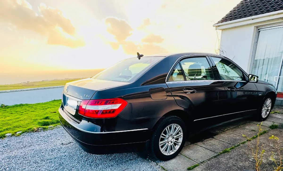 Mercedes-Benz E-Class 2011 - Image 3