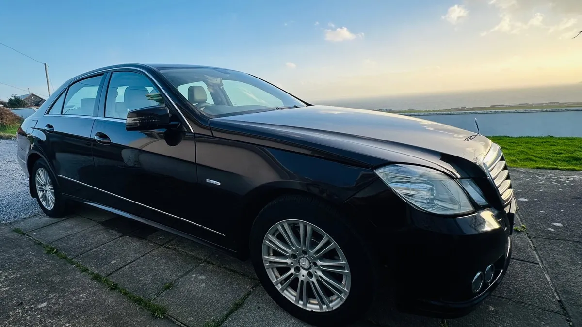 Mercedes-Benz E-Class 2011 - Image 4