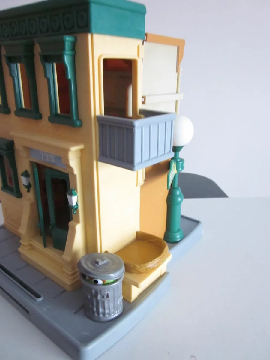 Sesame Street 2010 Hoopers Store Playset - Image 3