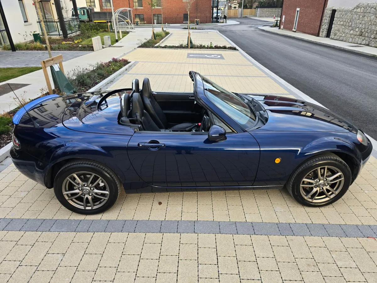 Mazda MX-5 2008 Convertible - Image 2