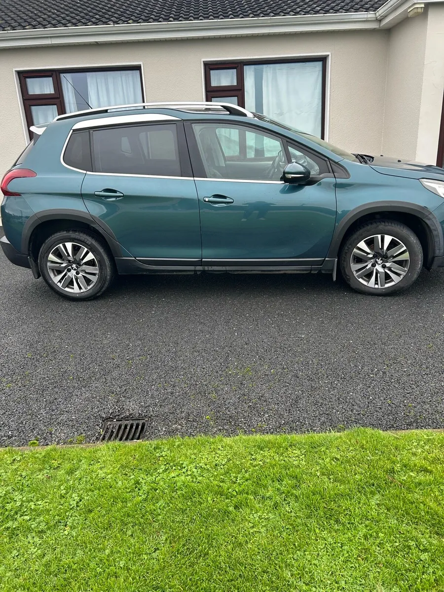 Peugeot SUV 2008 Allure - Image 2