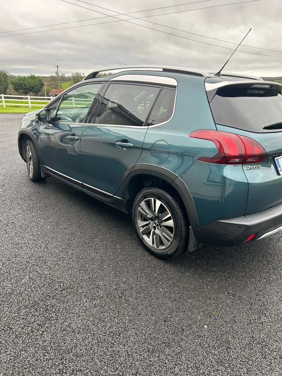 Peugeot SUV 2008 Allure - Image 4