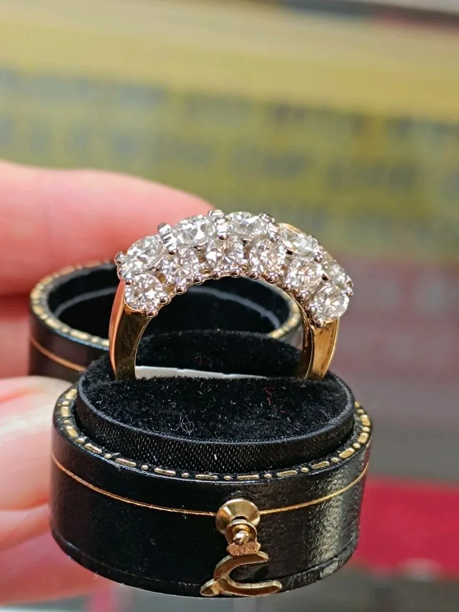 3 Sided Diamond Ring, 18k Yellow Gold, 4.61 ca - Image 1