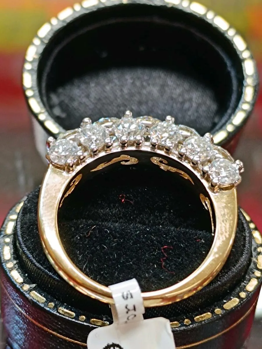 3 Sided Diamond Ring, 18k Yellow Gold, 4.61 ca - Image 2