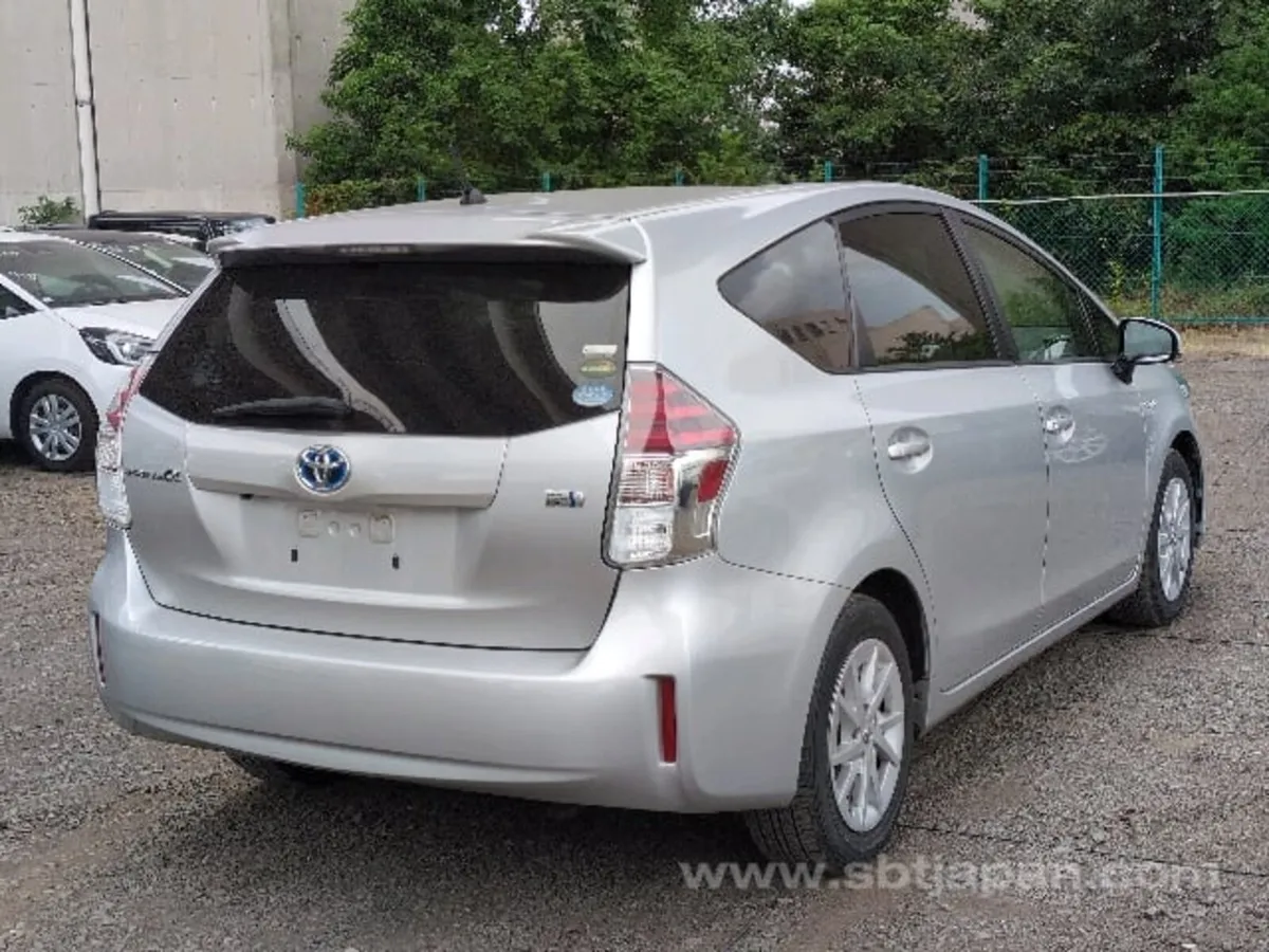 Toyota prius ** 2020/4** 7 seater - Image 3