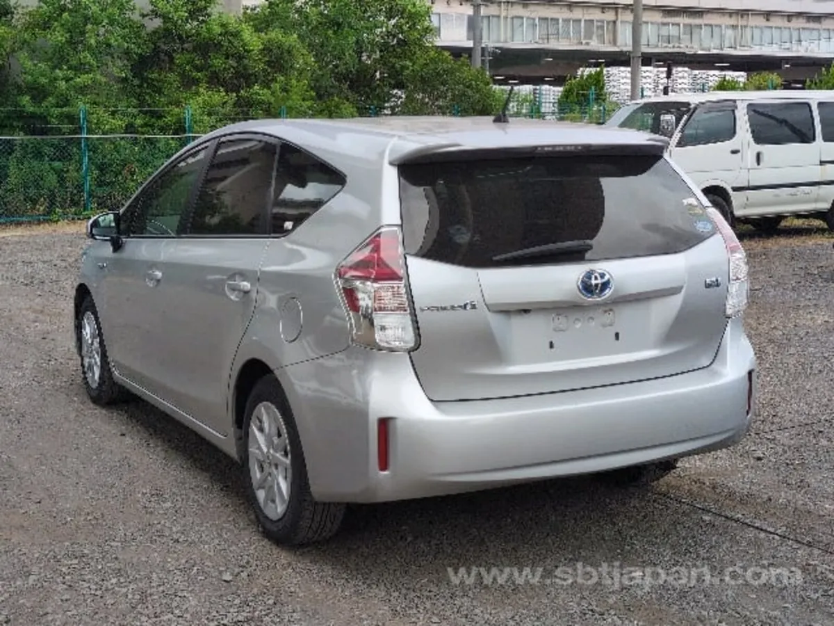Toyota prius ** 2020/4** 7 seater - Image 2
