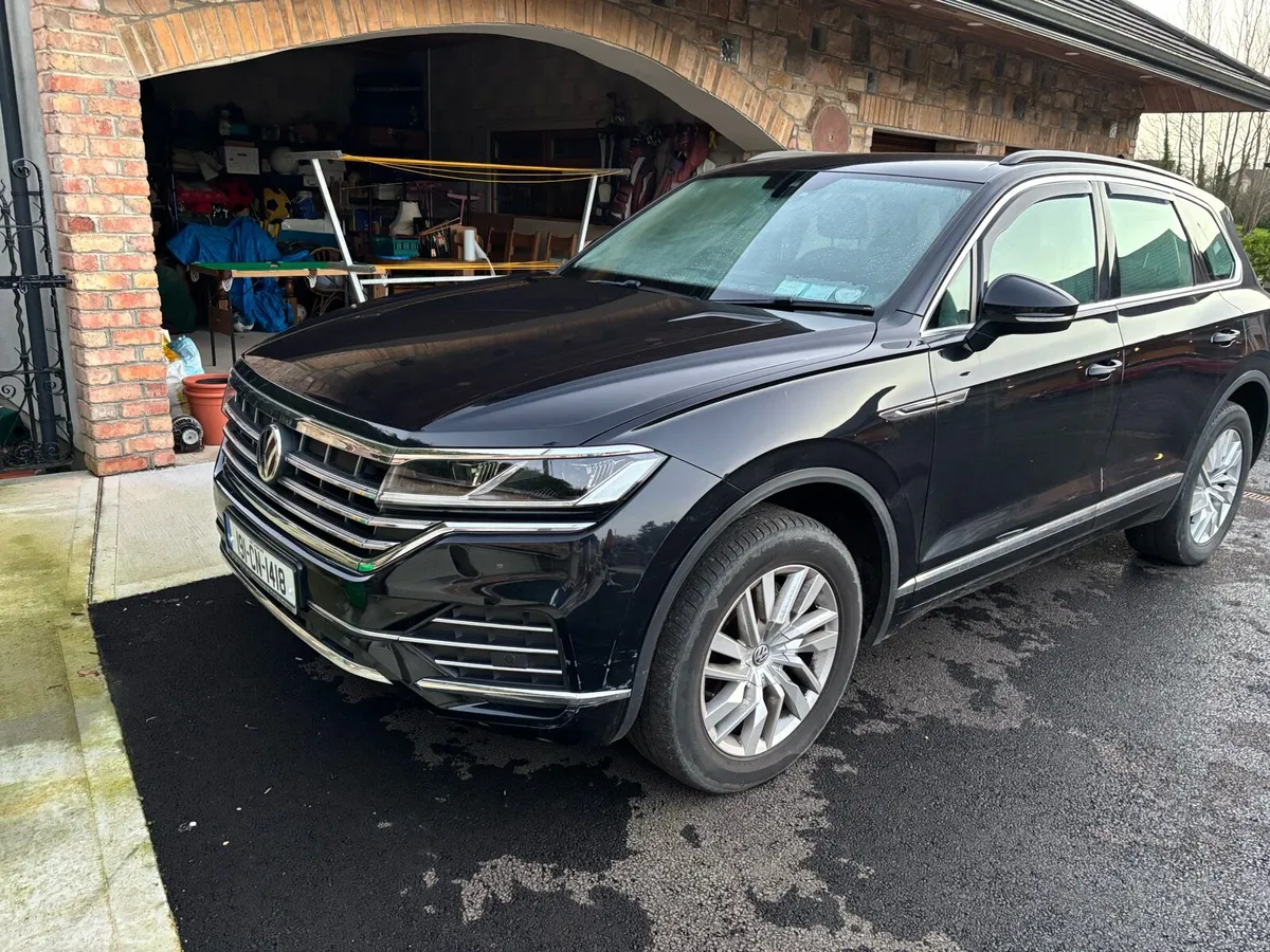 2019 Volkswagen Toureg - Image 3