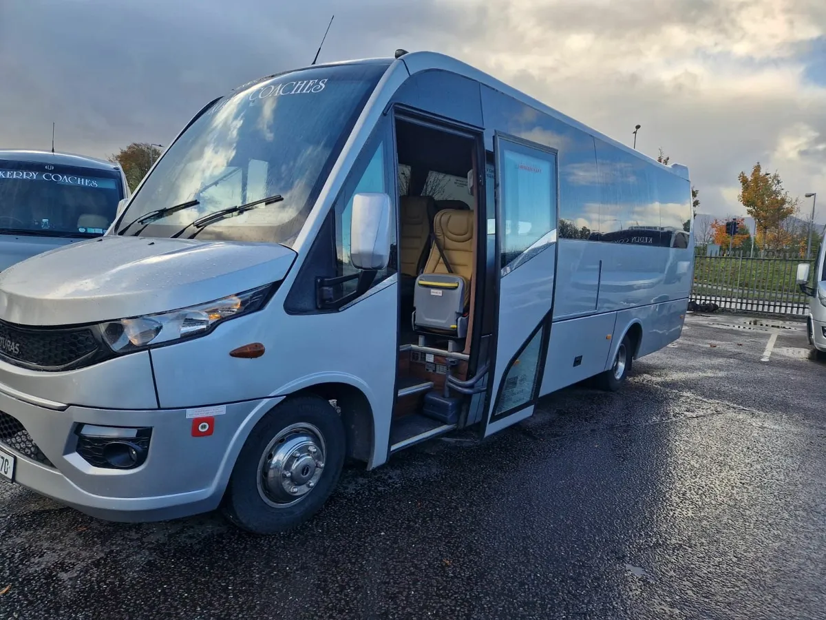 Iveco Turas 2016 & 2017 - Image 1