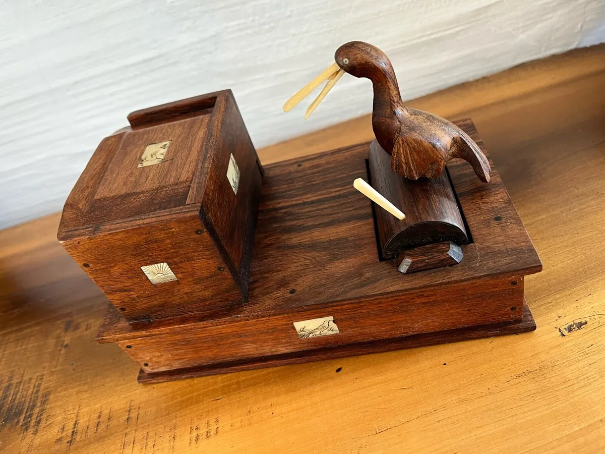 Vintage Cigarette Dispenser - Image 2