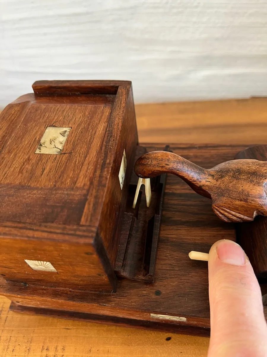 Vintage Cigarette Dispenser - Image 3