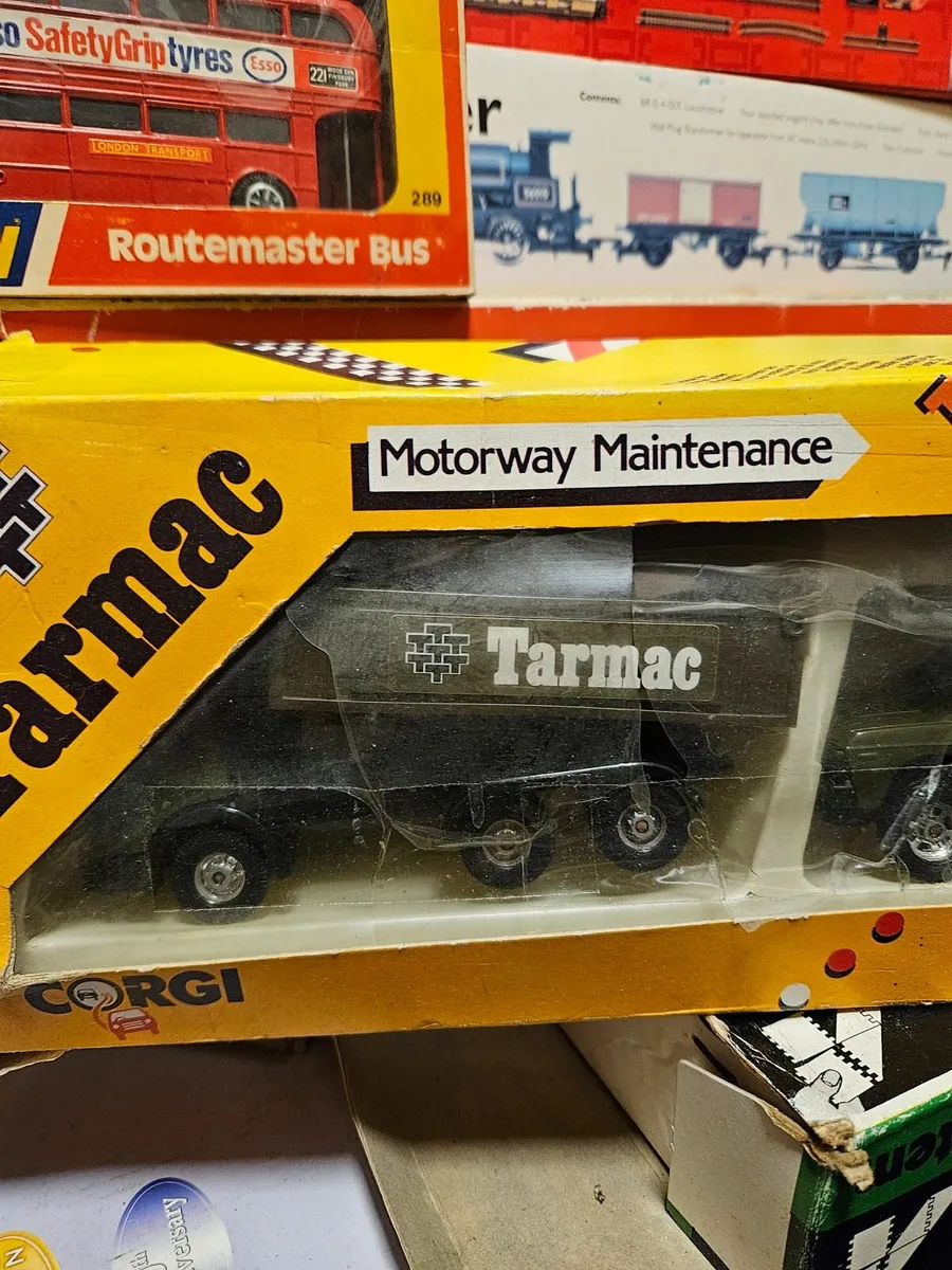 Corgi Tarmac Set - Image 3