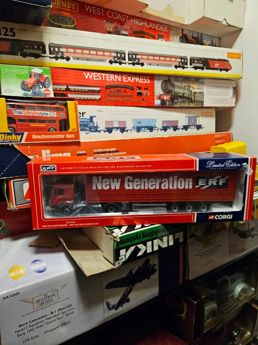 Corgi ERF Tractor Unit and Trailer - Image 1