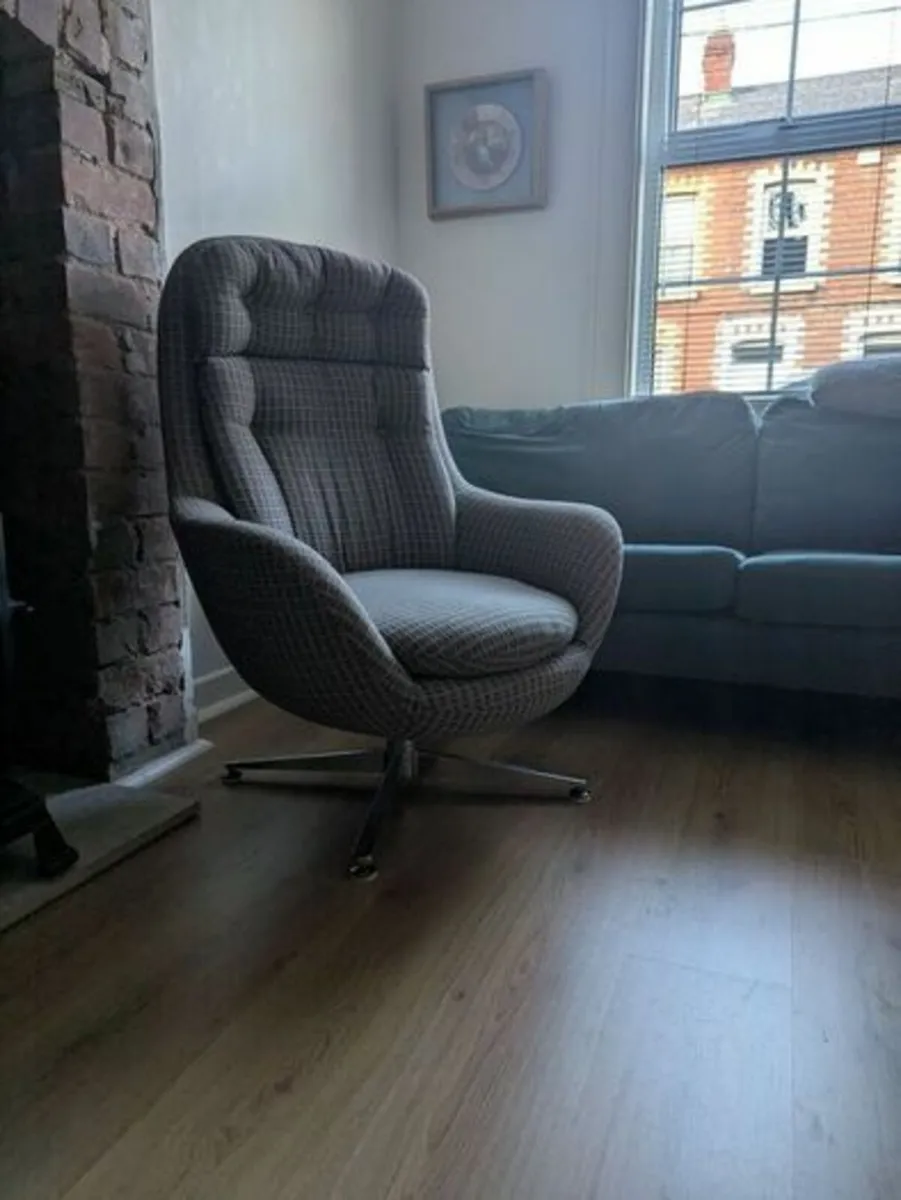Retro-Style Egg Chair – Refurbished, Dublin 4 - Image 1