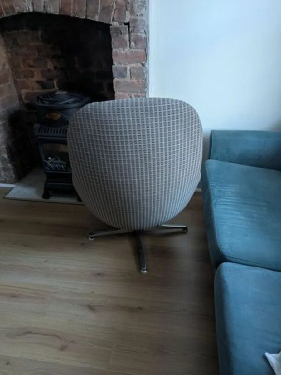 Retro-Style Egg Chair – Refurbished, Dublin 4 - Image 2