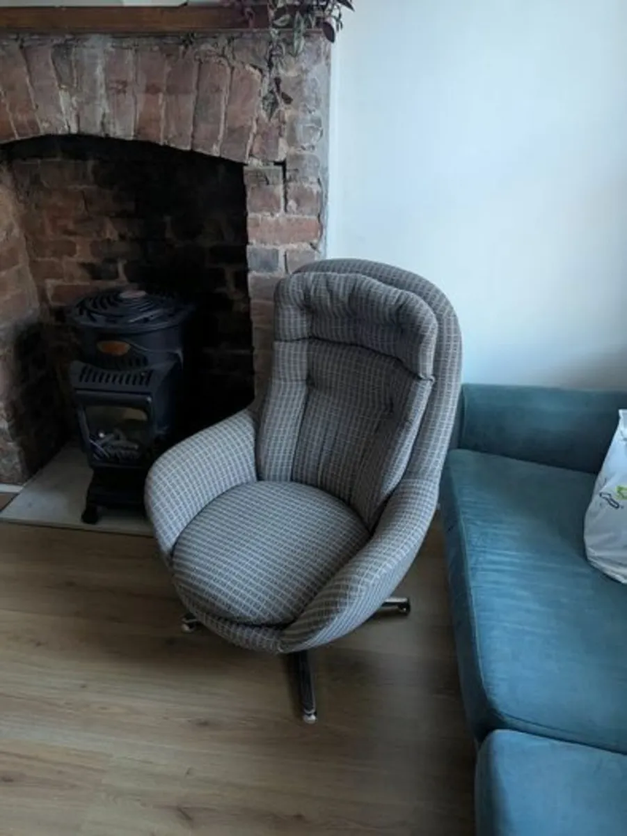 Retro-Style Egg Chair – Refurbished, Dublin 4 - Image 4