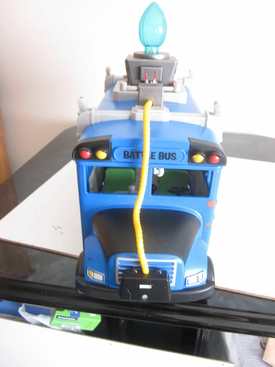 Fortnite Deluxe Battle Bus 14" with Light/ Sounds - Image 2