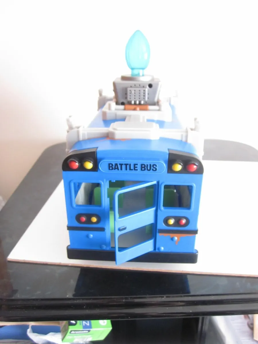 Fortnite Deluxe Battle Bus 14" with Light/ Sounds - Image 4