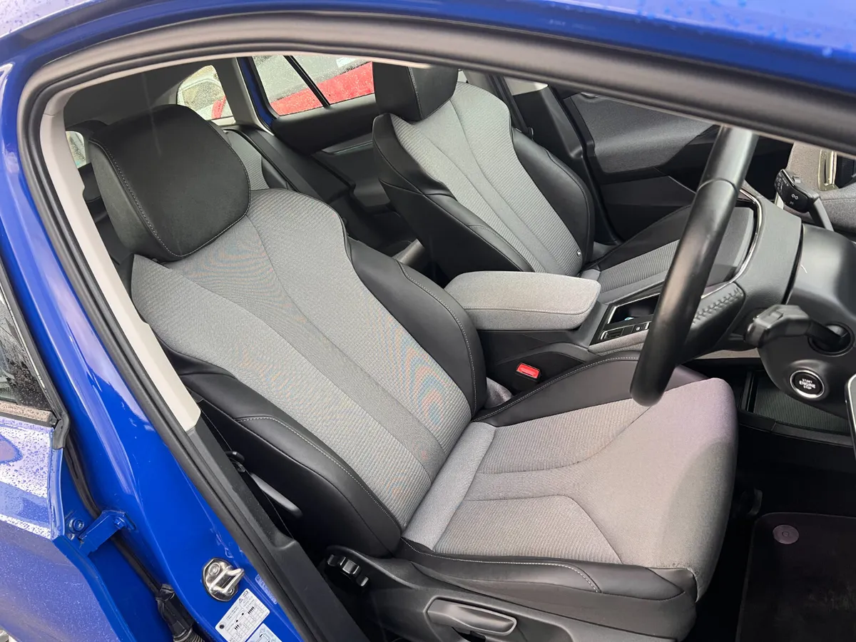 Tiny Kms 2022 One Owner Low Kms Enyaq 60 In New Co - Image 3